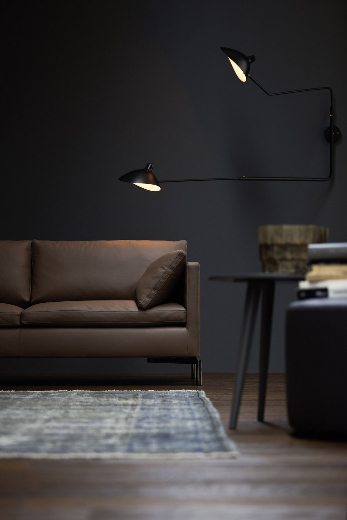 divano moderno pelle marrone