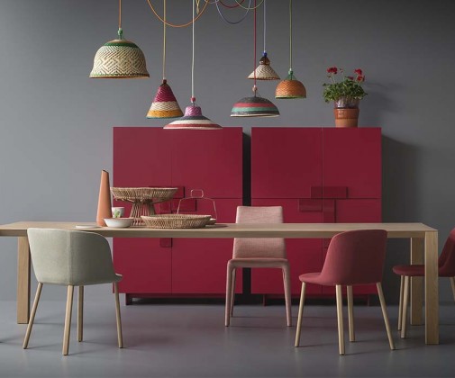 cucina moderna rossa e legno