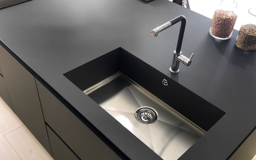 cucina moderna con top in fenix